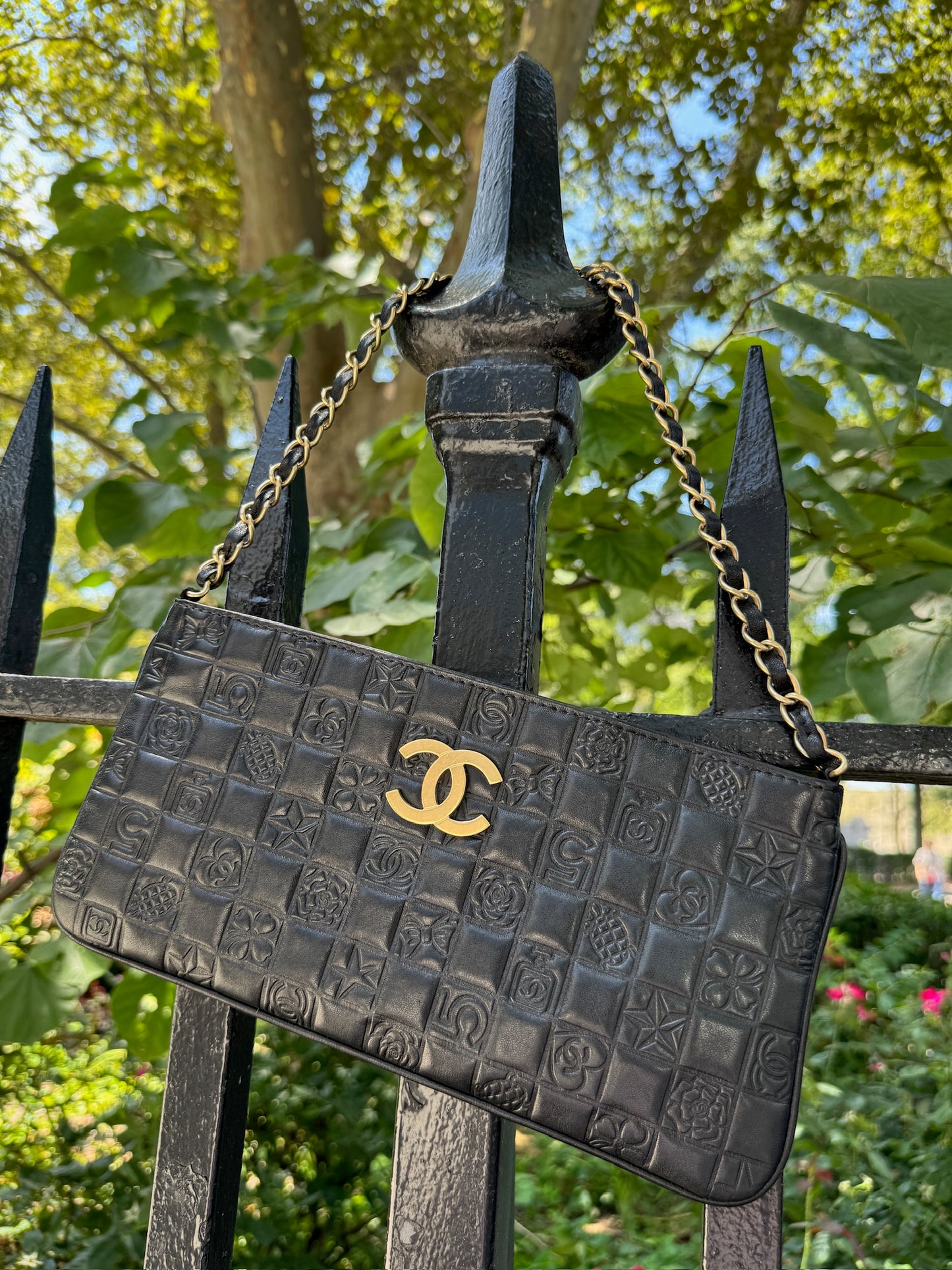 Chanel Vintage 00s Black Lambskin Leather Chocolate Bar Embossed Pochette Shoulder Bag