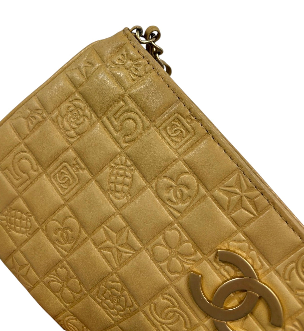 Chanel Vintage 00s Beige Quilted Chocolate Bar Lambskin Motif Logo Flat Pochette 