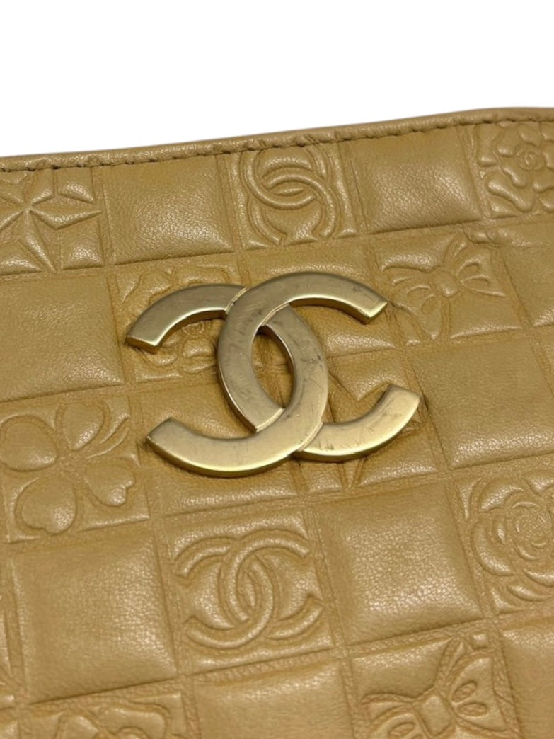 Chanel Vintage 00s Beige Quilted Chocolate Bar Lambskin Motif Logo Flat Pochette 