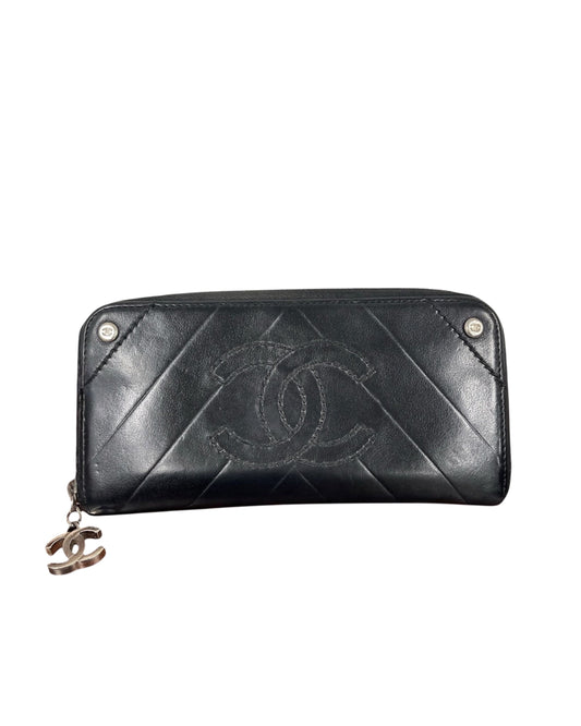 Chanel Vintage 2005-2006 Black Chevron Quilted Lambskin CC Logo Zip Around Long Wallet with SHW