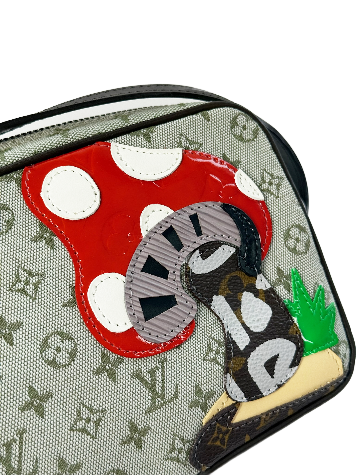 Louis Vuitton Vintage 2002 Monogram Conte de fees Pochette Shoulder Bag