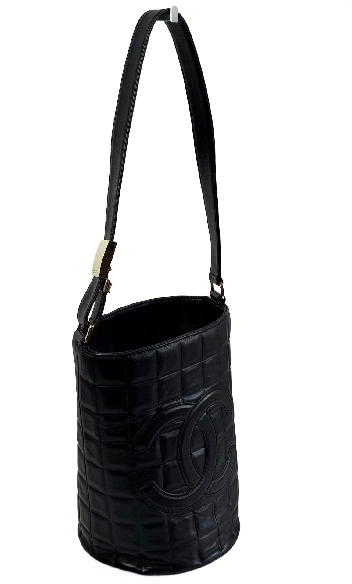 Chanel Vintage 00s Black Chocolate Bar Quilted Lambskin Small Bucket Shoulder Bag