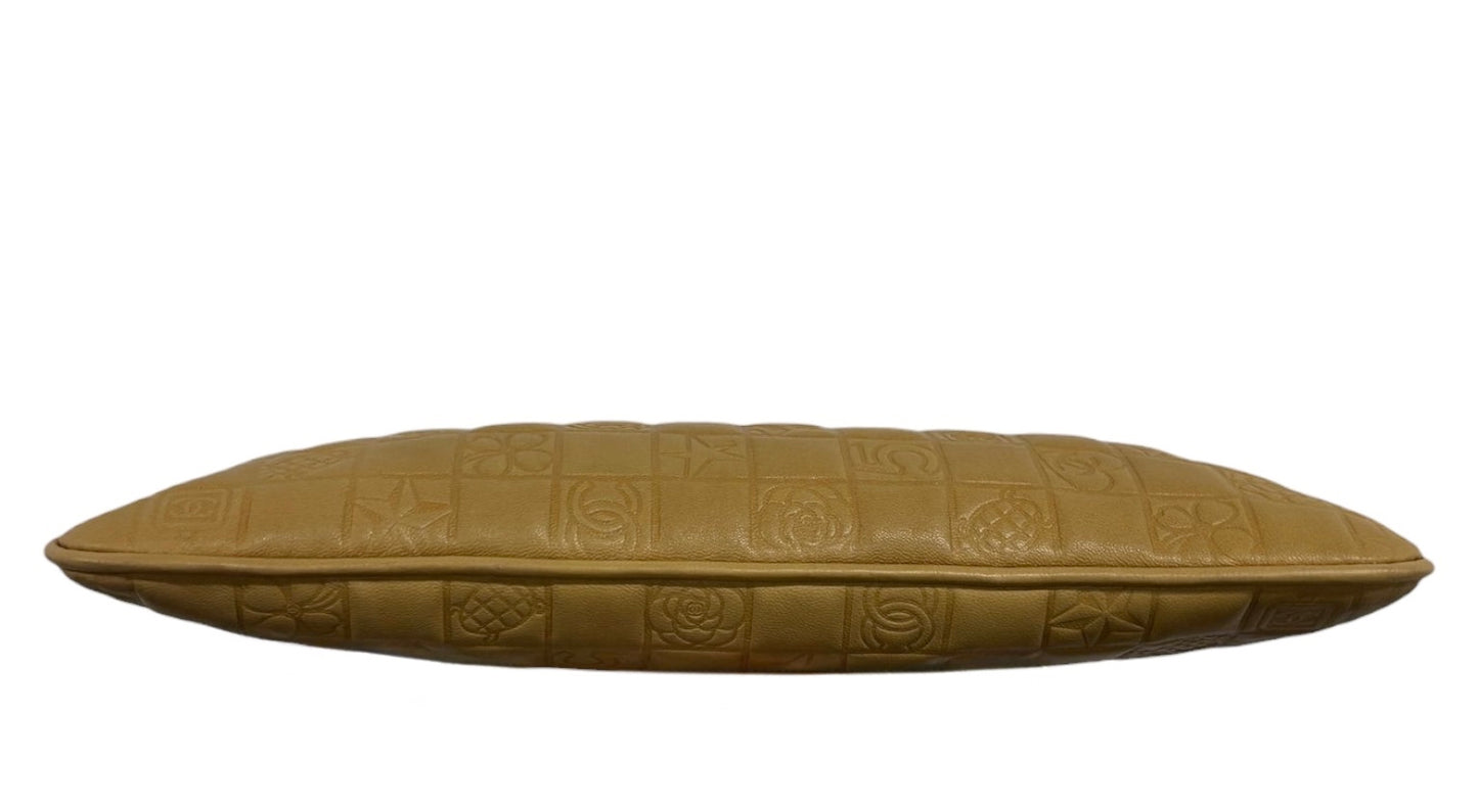 Chanel Vintage 00s Beige Quilted Chocolate Bar Lambskin Motif Logo Flat Pochette 