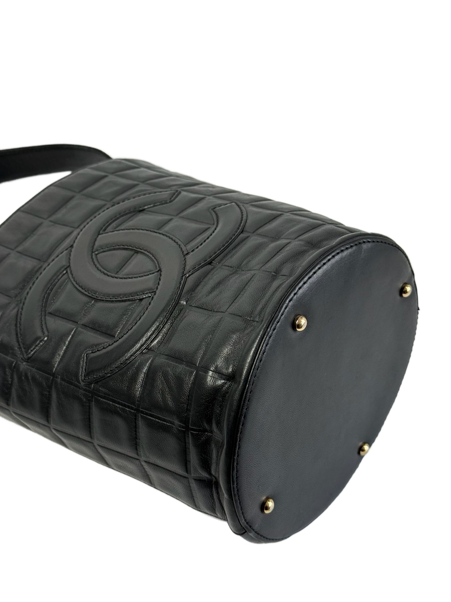 Chanel Vintage 00s Black Chocolate Bar Quilted Lambskin Small Bucket Shoulder Bag