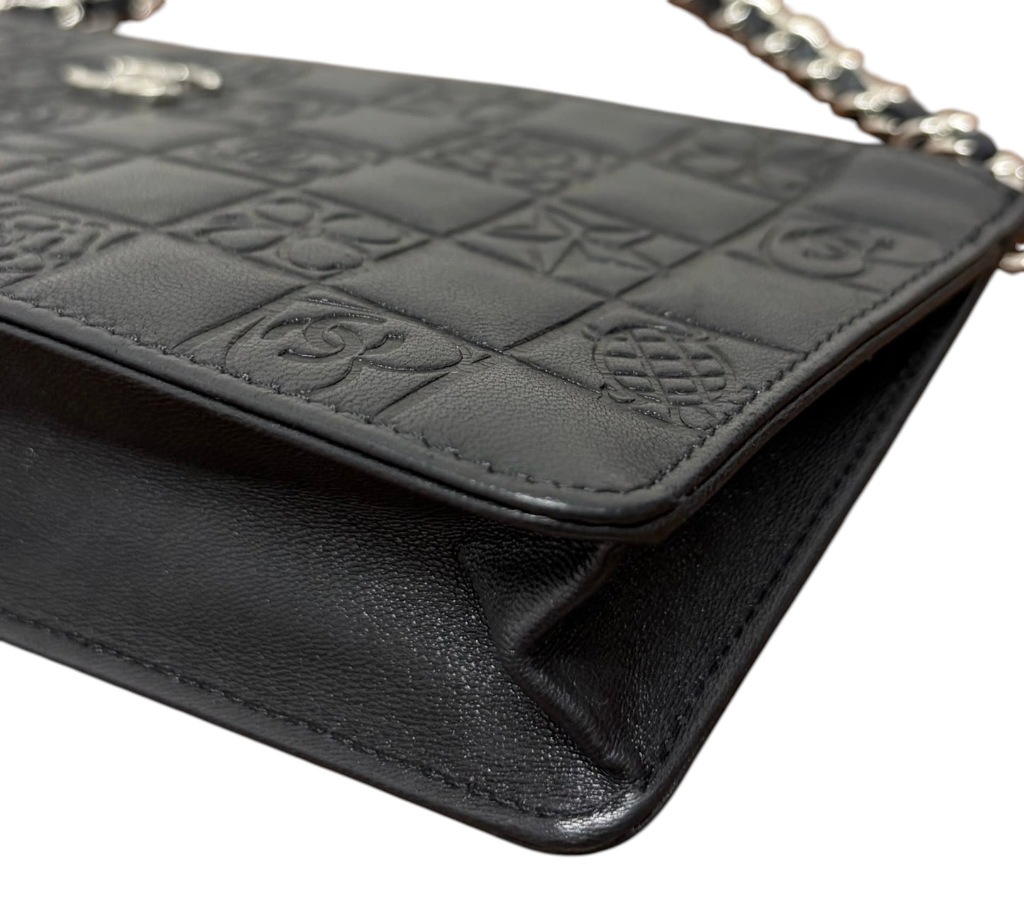 Chanel Vintage 00s Black Quilted Chocolate Bar Lambskin Embossed Motif Logo Shoulder Pochette Bag