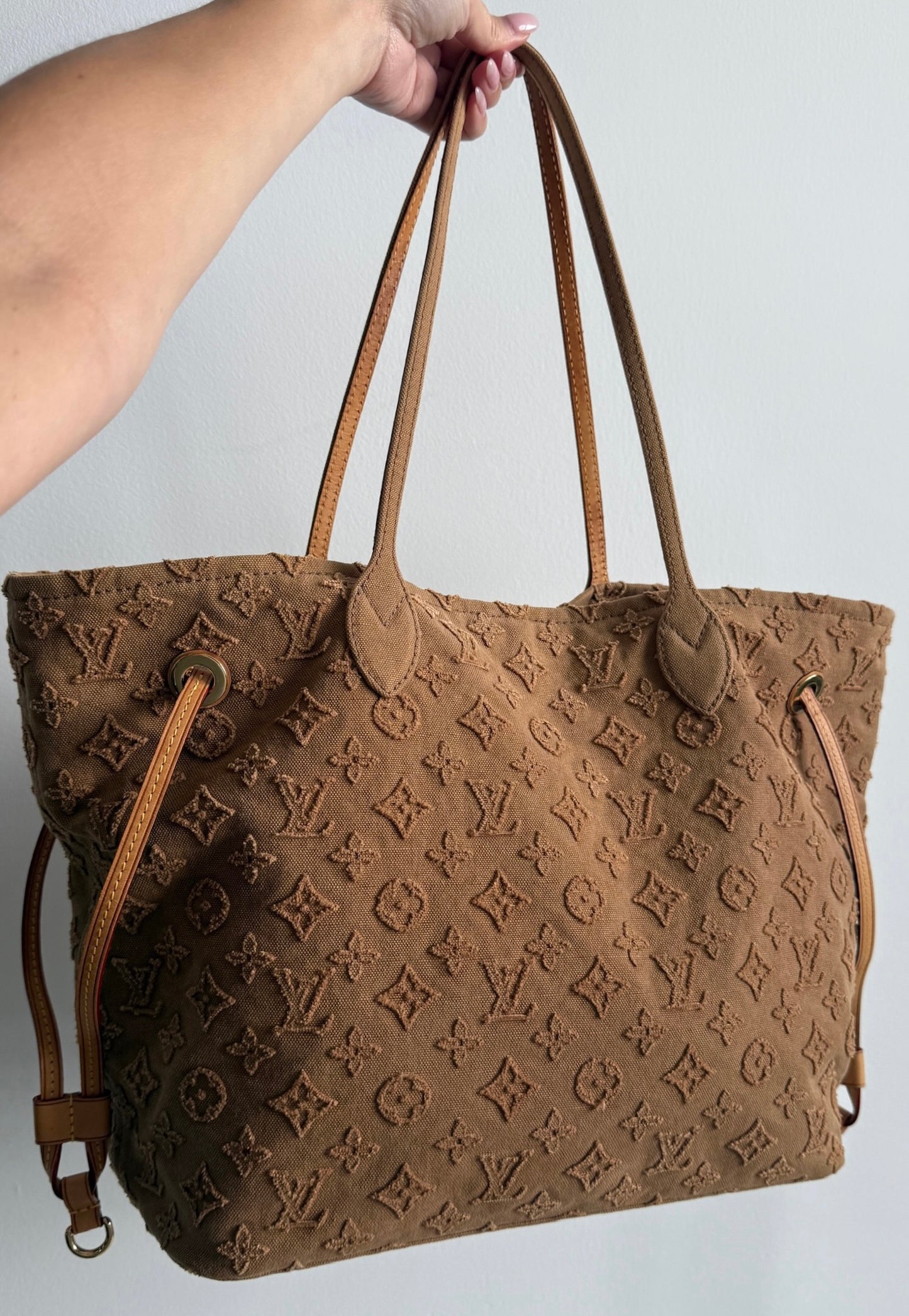 Louis Vuitton 2013 Cruise Collection Stone Beige Denim Monogram Neverfull MM Shoulder Tote Bag