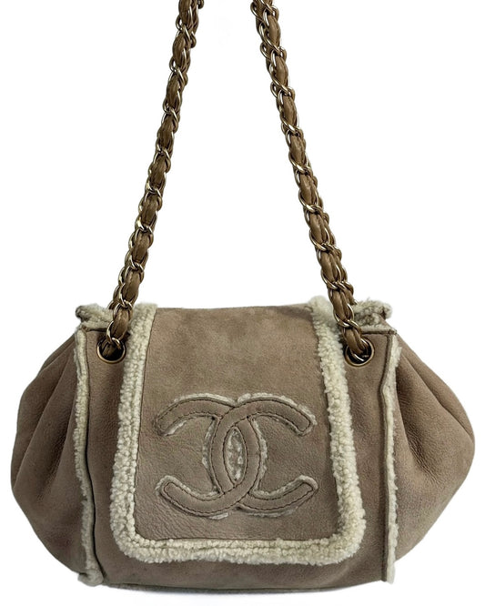 Chanel Vintage 00s Beige Micro Suede Ivory Sherpa Trim CC Logo Accordion Small Shoulder Flap Bag