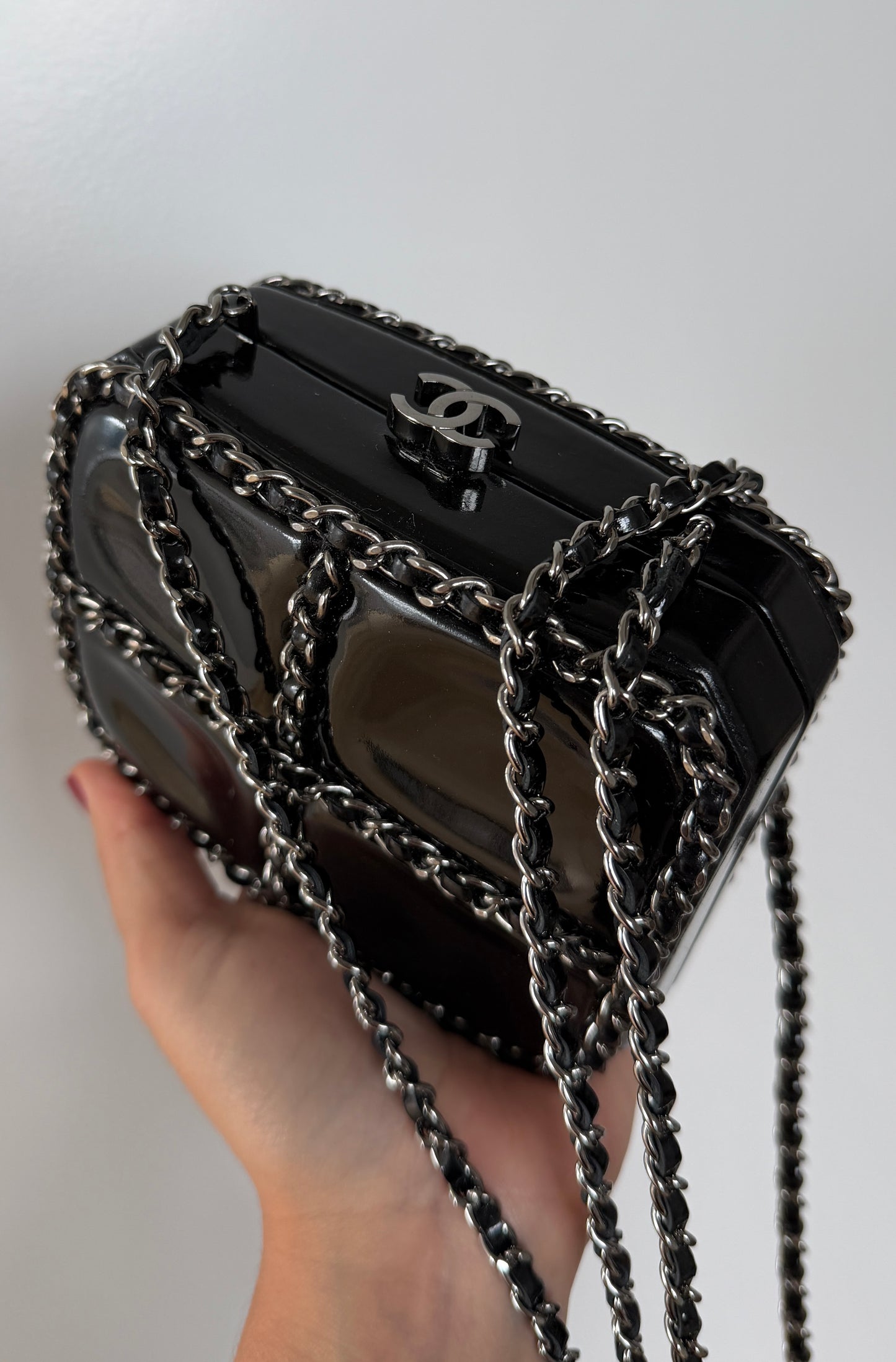 Chanel 2011 Paris-Byzance Black Patent Leather Chain Me Crossbody Clutch 