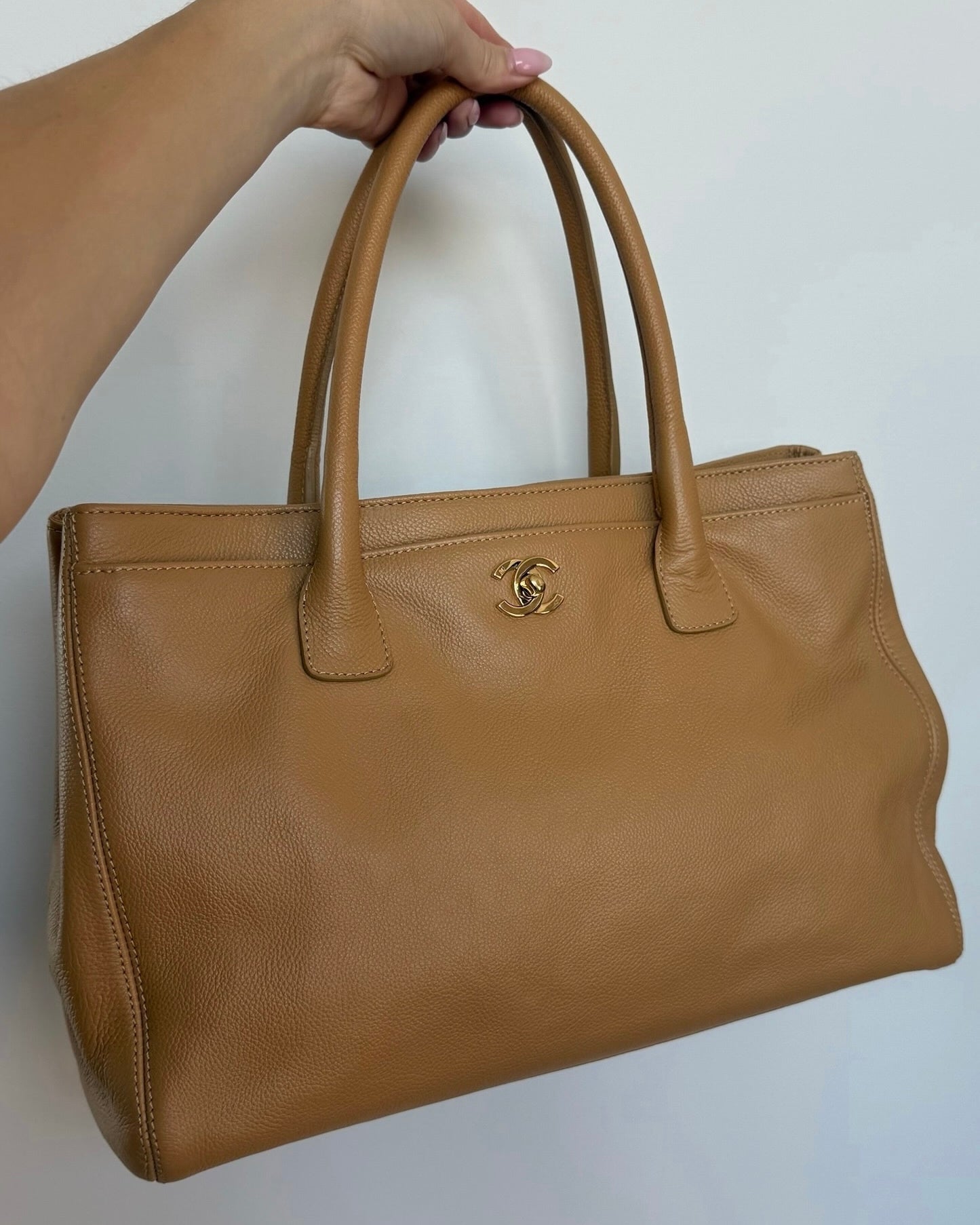 Chanel Vintage 00s Beige Deerskin Medium Cerf Executive Tote with 24K GPHW