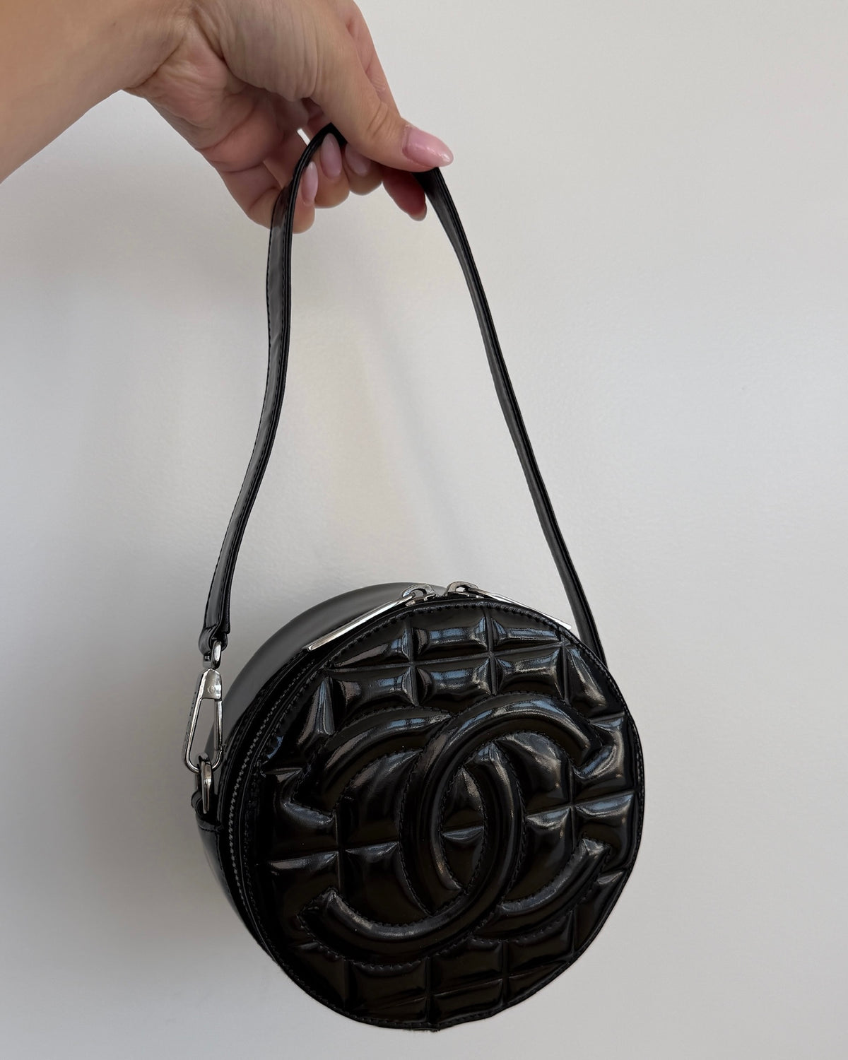 Chanel Vintage 00s Black Patent Leather Chocolate Bar Quilted CC Round Shoulder Pochette Bag