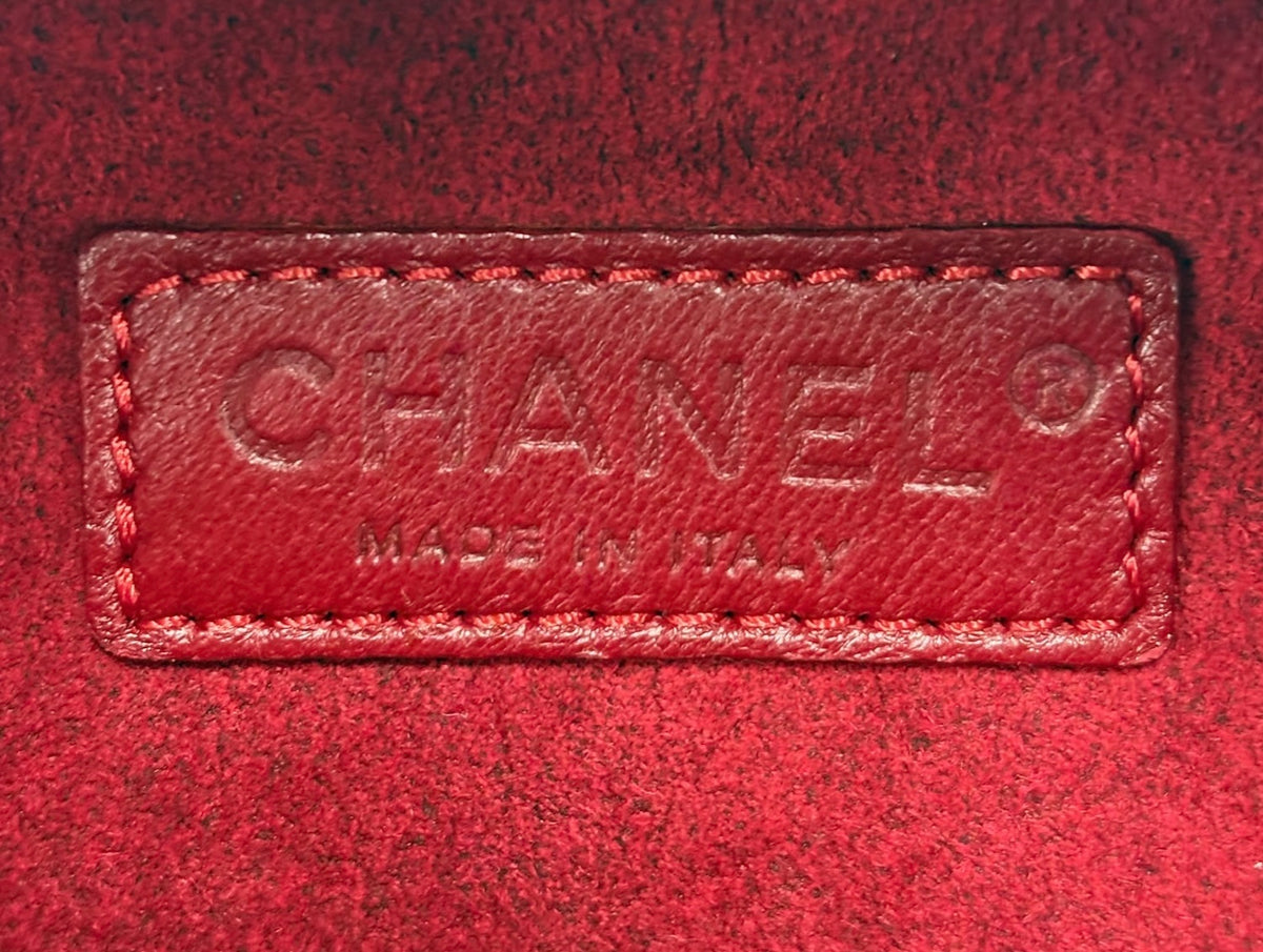 Chanel Vintage 00s Black Patent Leather Chocolate Bar Quilted CC Round Shoulder Pochette Bag