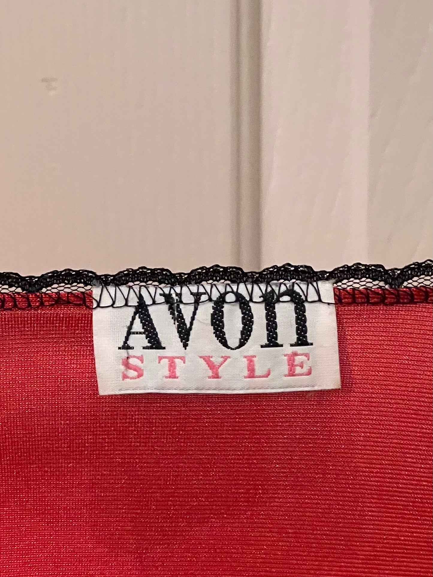 Avon Style Vintage Red & Black Short Sleeve Satin Robe w Lace Trim