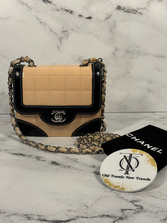Chanel 2000s Vintage Light Beige & Black Quilted Chocolate Bar Mini Square Classic Flap w SHW