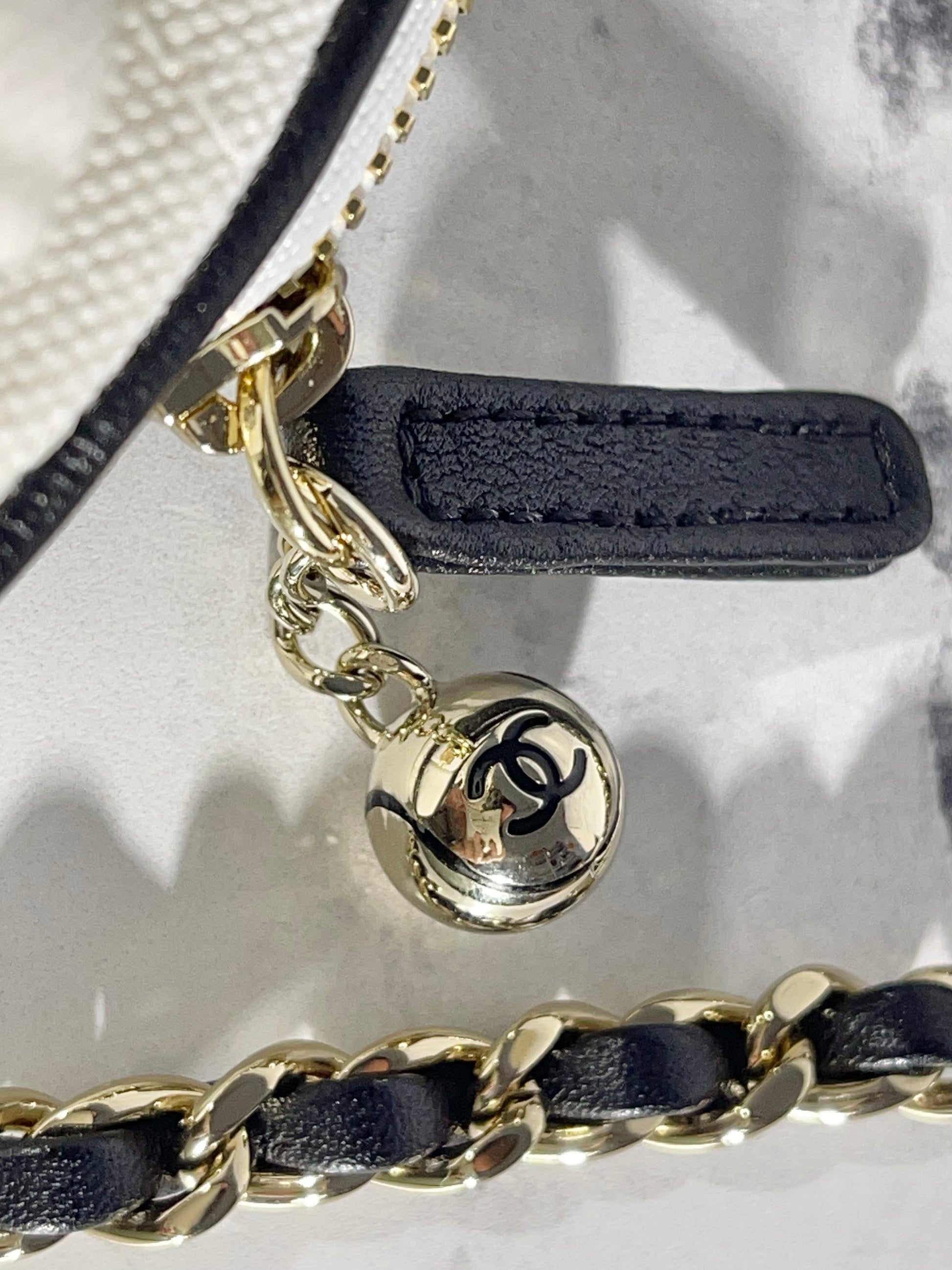 Chanel 23C Tennis Racket Mirror Vanity Clutch with Chain in White & Bl –  Old Trends New Trends